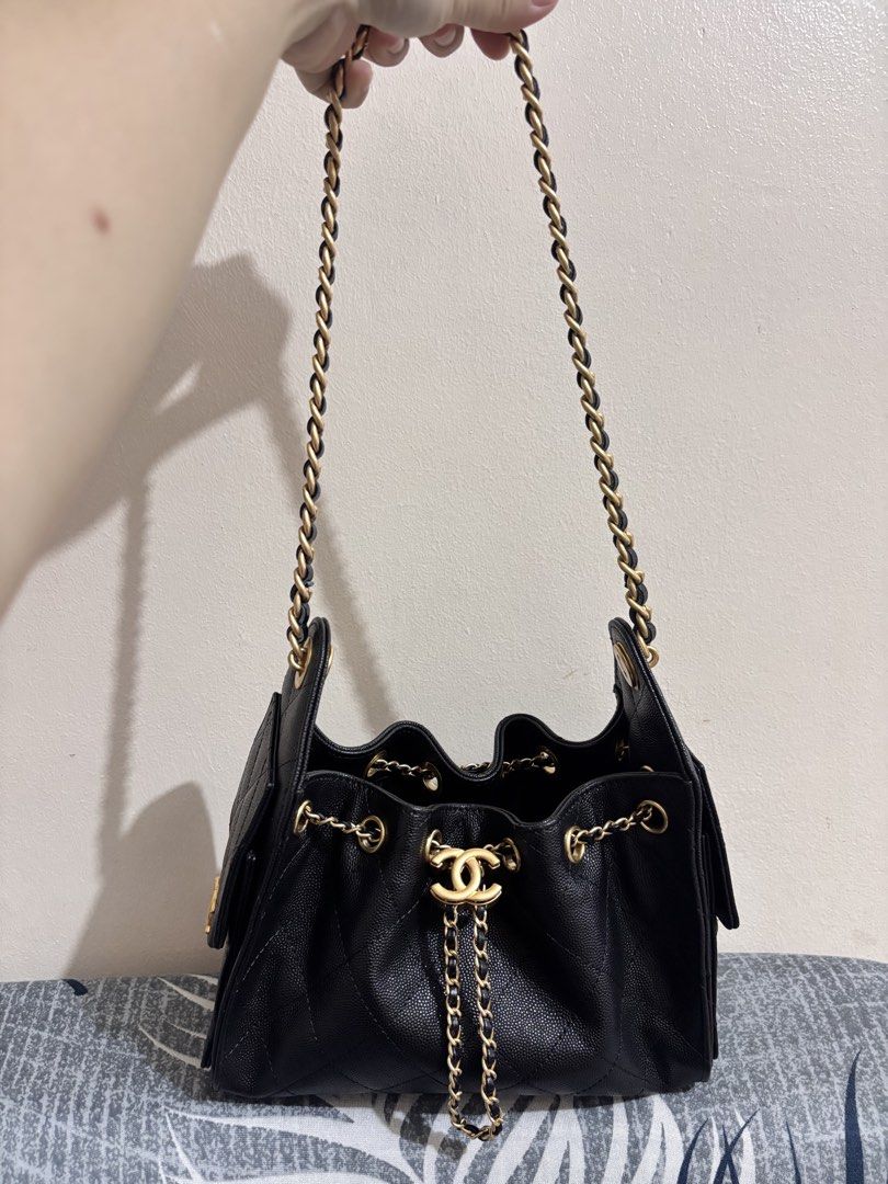 Black Mini25 🖤 (Category: Shoulder Bags) located in Manila. Submitted by anneprlvdbgs (Listing ID 1466916352, Image 1). Description: Selling my CC25 mini Sobrang Pretty mga sis♥️ ✔️mini size in caviar leather ✔️(Microchipped) ✔️used once, naka-display lang😅 ✔️thrifted, Japan-sourced ✔️Comes with drawstring dustbag ₱ 6,580 (LP) 💌DM me if you’re interested 📍Makati City.
