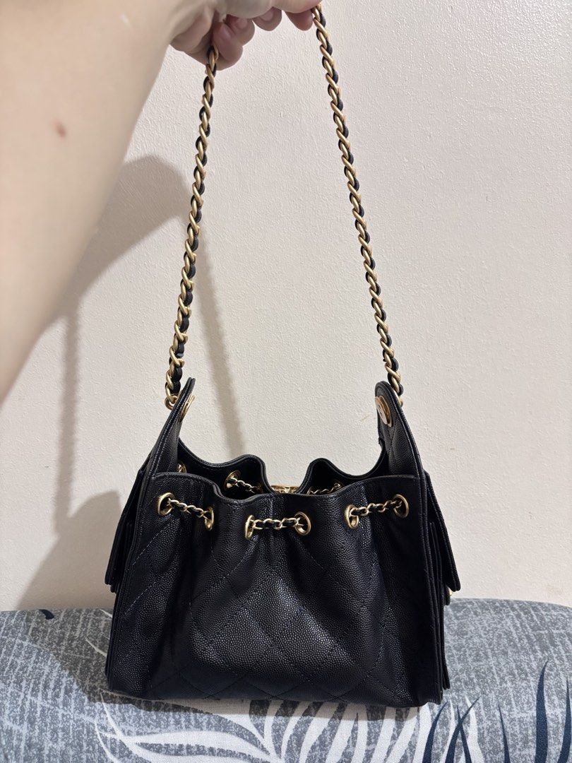 Black Mini25 🖤 (Category: Shoulder Bags) located in Manila. Submitted by anneprlvdbgs (Listing ID 1466916352, Image 3). Description: Selling my CC25 mini Sobrang Pretty mga sis♥️ ✔️mini size in caviar leather ✔️(Microchipped) ✔️used once, naka-display lang😅 ✔️thrifted, Japan-sourced ✔️Comes with drawstring dustbag ₱ 6,580 (LP) 💌DM me if you’re interested 📍Makati City.