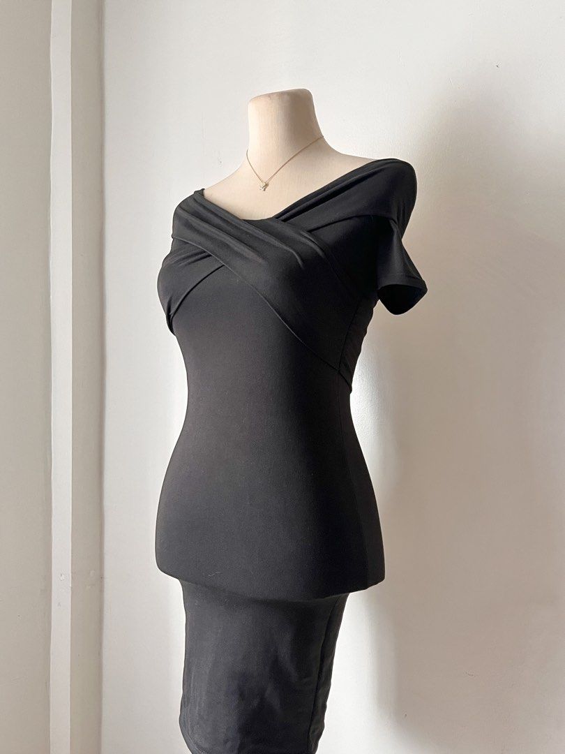 Black off-shoulder crossover bodycon dress (Category: Dresses) located in Pasig City. Submitted by lovebella.apparel (Listing ID 1466950163, Image 1). Description: VXN marina dress 𐙚 – ₱150 – xs to medium – great quality (i sweat) – stretchable – worn once for content – og price: ₱269 📍pasig/antipolo DM or comment "mine" to order. (𝘛𝘩𝘦 𝘤𝘰𝘭𝘰𝘳 𝘮𝘢𝘺 𝘷𝘢𝘳𝘺 𝘥𝘶𝘦 𝘵𝘰 𝘭𝘪𝘨𝘩𝘵𝘪𝘯𝘨).