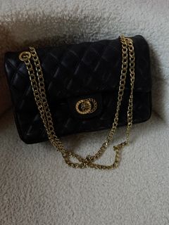 (Category: ) located in . Submitted by sheloveespink (Listing ID 1466829117, Image 1). Description: .