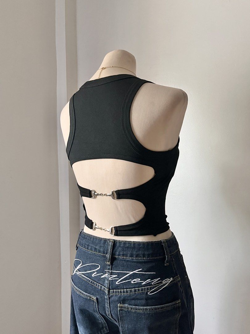 Black Ribbed Open Back Tank Top with Silver Hardware (Category: Sleeveless) located in Pasig City. Submitted by lovebella.apparel (Listing ID 1466950615, Image 1). Description: backless top 𐙚 – ₱50 – xs to semi l – padded – stretchable – never been used – og price: ₱149 📍pasig/antipolo DM or comment "mine" to order. (𝘛𝘩𝘦 𝘤𝘰𝘭𝘰𝘳 𝘮𝘢𝘺 𝘷𝘢𝘳𝘺 𝘥𝘶𝘦 𝘵𝘰 𝘭𝘪𝘨𝘩𝘵𝘪𝘯𝘨).