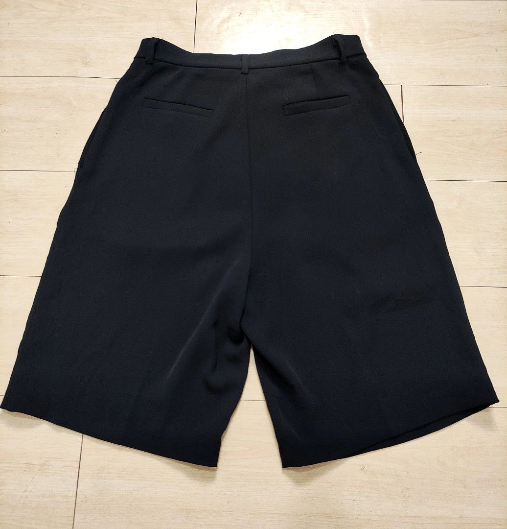 Black Short Shorts (Category: Shorts) located in Caloocan City. Submitted by happystar.e0dc1b (Listing ID 1466804252, Image 2). Description: ⚠️PLEASE CLICK THE IMAGE TO SEE THE SIZE⚠️ FB PAGE: IPPEUNI AGASSI Location: Caloocan City ❌ No haggling ❌ No when worn ❌ No "more pics" ❌ No flaws, unless stated ❌ Request for specific measurements of neck, arm, shoulder etc will not be entertained.