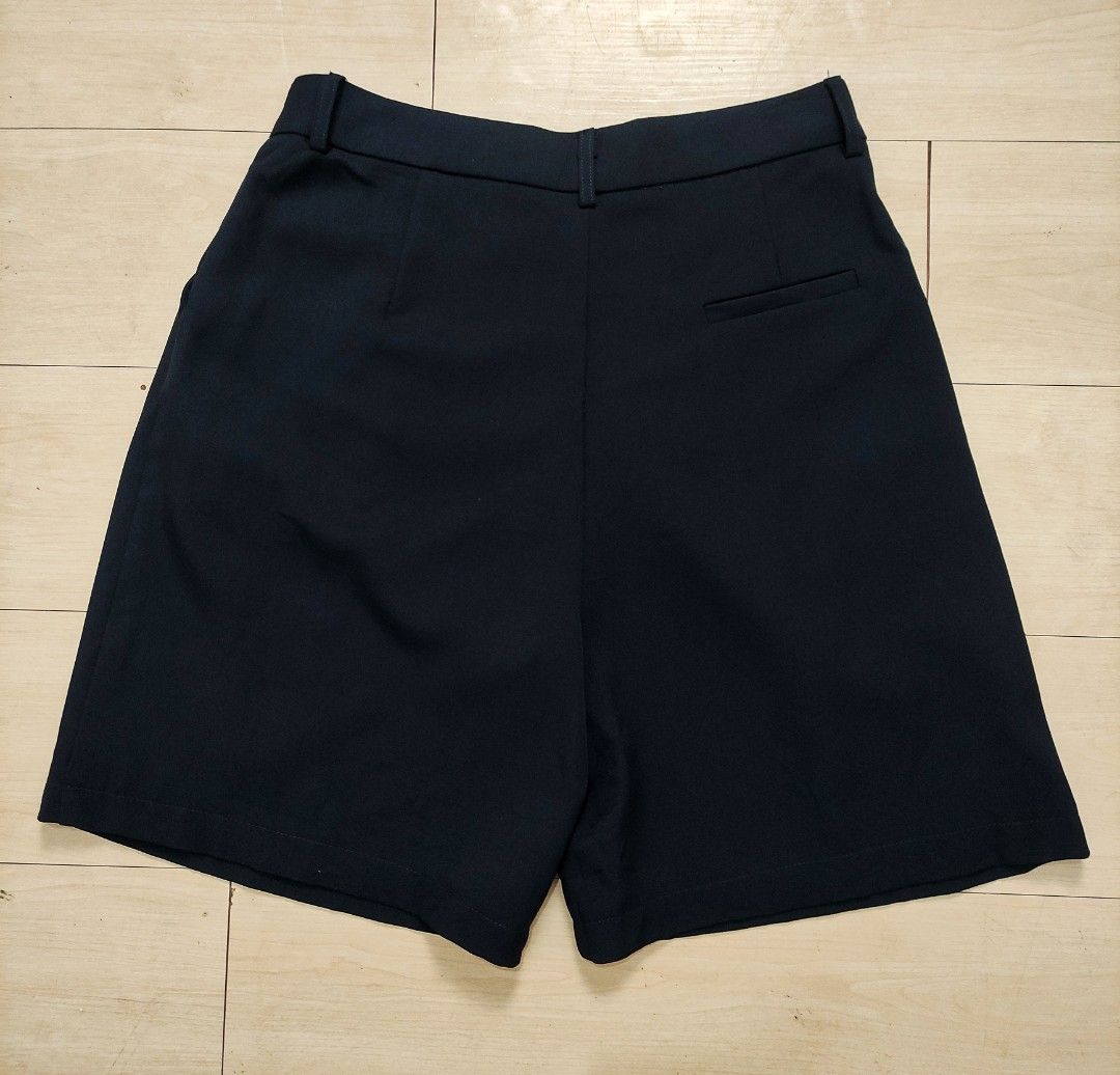 Black Short Shorts (Category: Shorts) located in Caloocan City. Submitted by happystar.e0dc1b (Listing ID 1466806129, Image 2). Description: ⚠️PLEASE CLICK THE IMAGE TO SEE THE SIZE⚠️ FB PAGE: IPPEUNI AGASSI Location: Caloocan City ❌ No haggling ❌ No when worn ❌ No "more pics" ❌ No flaws, unless stated ❌ Request for specific measurements of neck, arm, shoulder etc will not be entertained.
