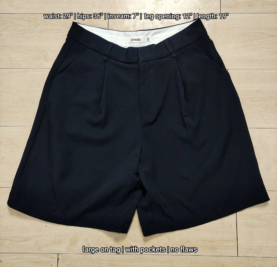 Black Short Shorts (Category: Shorts) located in Caloocan City. Submitted by happystar.e0dc1b (Listing ID 1466806129, Image 1). Description: ⚠️PLEASE CLICK THE IMAGE TO SEE THE SIZE⚠️ FB PAGE: IPPEUNI AGASSI Location: Caloocan City ❌ No haggling ❌ No when worn ❌ No "more pics" ❌ No flaws, unless stated ❌ Request for specific measurements of neck, arm, shoulder etc will not be entertained.