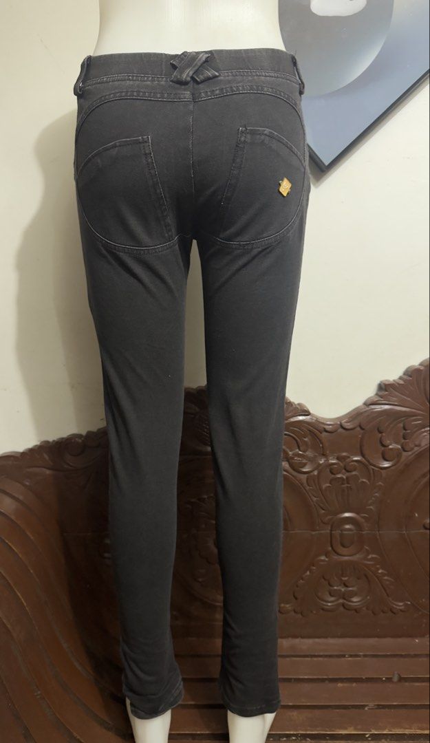 black Slim Fit Denim Jeans (Category: Jeans) located in Marikina City. Submitted by lorradel (Listing ID 1466795408, Image 3). Description: - fits 26-28 waist skinny jeans with curved front pockets and back yoke detailing. Fitted cut from waist down to ankles. Button closure and belt loops included. Stretch denim material hugs the legs comfortably. Great staple piece for daily outfits. -mannequin length waist to top ankle 38 in ; to floor 41 inch