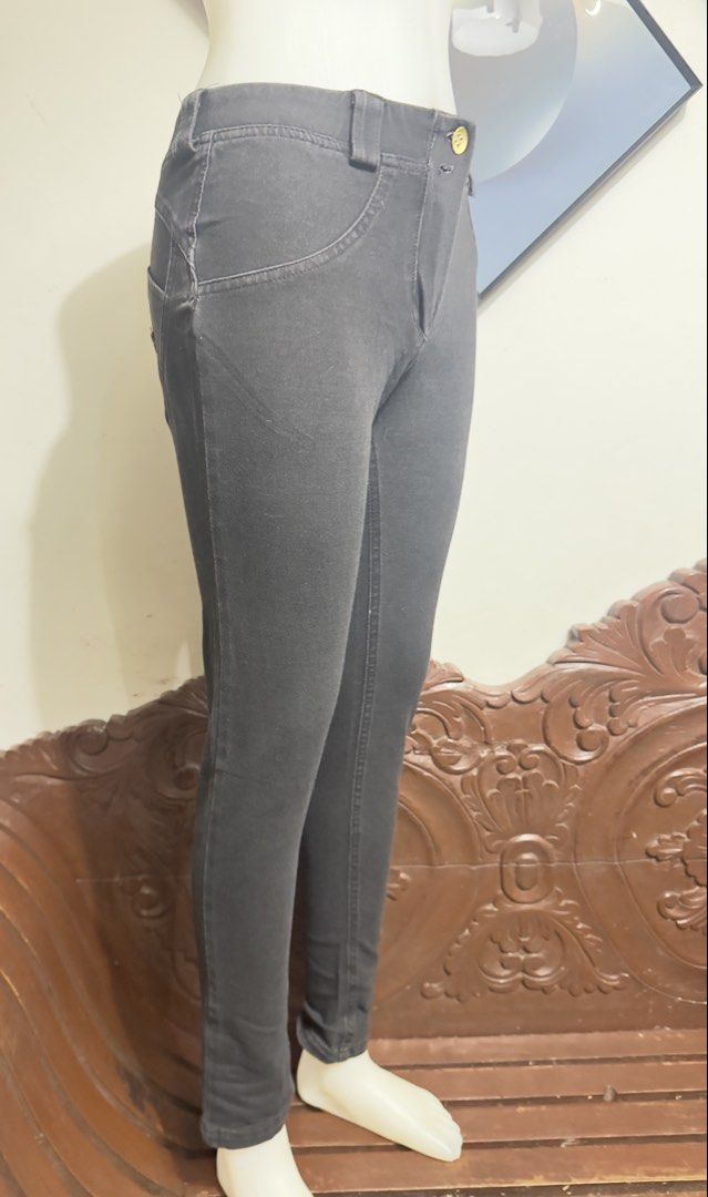 black Slim Fit Denim Jeans (Category: Jeans) located in Marikina City. Submitted by lorradel (Listing ID 1466795408, Image 2). Description: - fits 26-28 waist skinny jeans with curved front pockets and back yoke detailing. Fitted cut from waist down to ankles. Button closure and belt loops included. Stretch denim material hugs the legs comfortably. Great staple piece for daily outfits. -mannequin length waist to top ankle 38 in ; to floor 41 inch