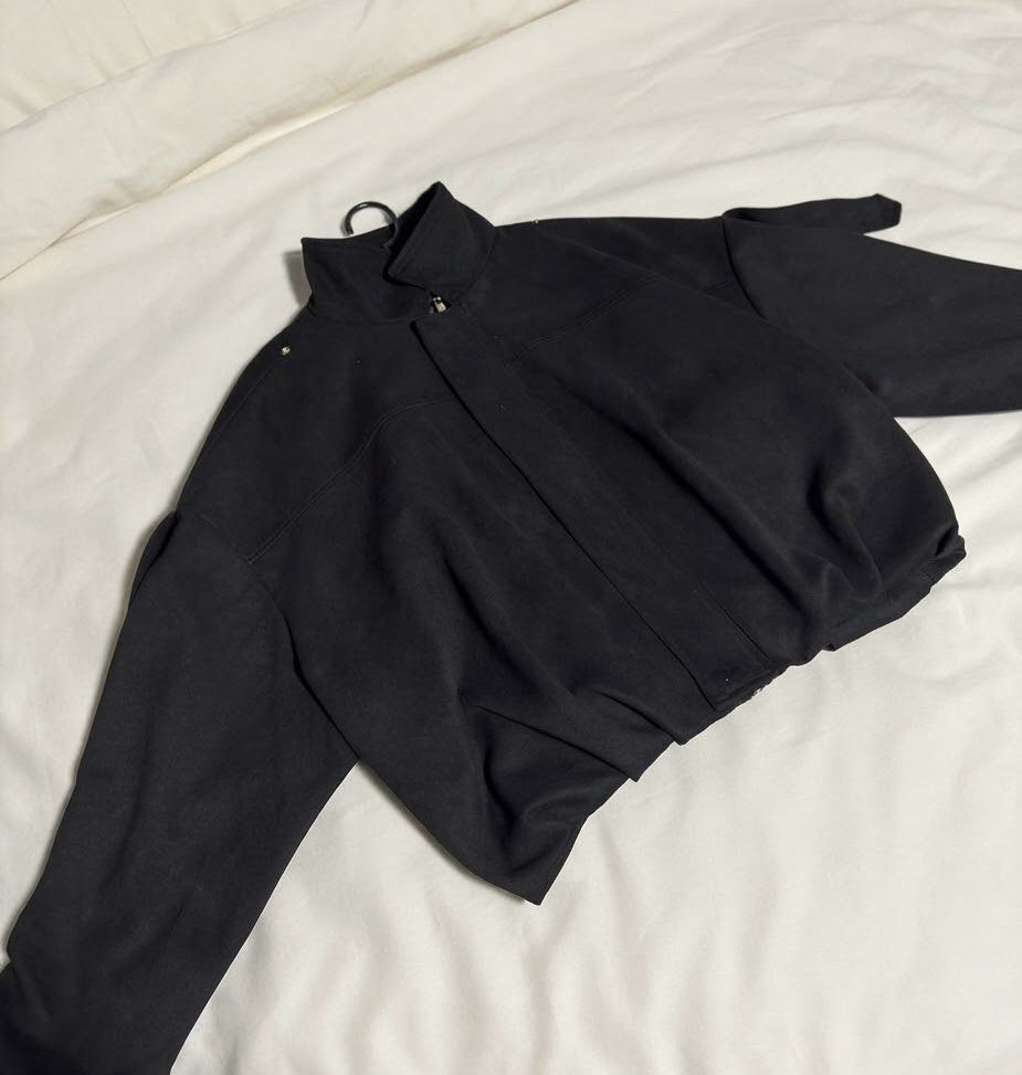 Black Suede Bomber Jacket (Category: Coats, Jackets and Outerwear) located in Manila. Submitted by glossywife (Listing ID 1466910296, Image 2). Description: Used once Similar to Zara Size Medium Mop: Bank Transfer Mod: GrabExpress / Lalamove / J&T Helping tags: Brandy Melville Zara Isa the label H&M Cotton On Stradivarius Phia Hollister Subdued John Galt Miu the label Traje Linen Bershka Aritzia Princess Polly Free People Realisation Par Meshki O