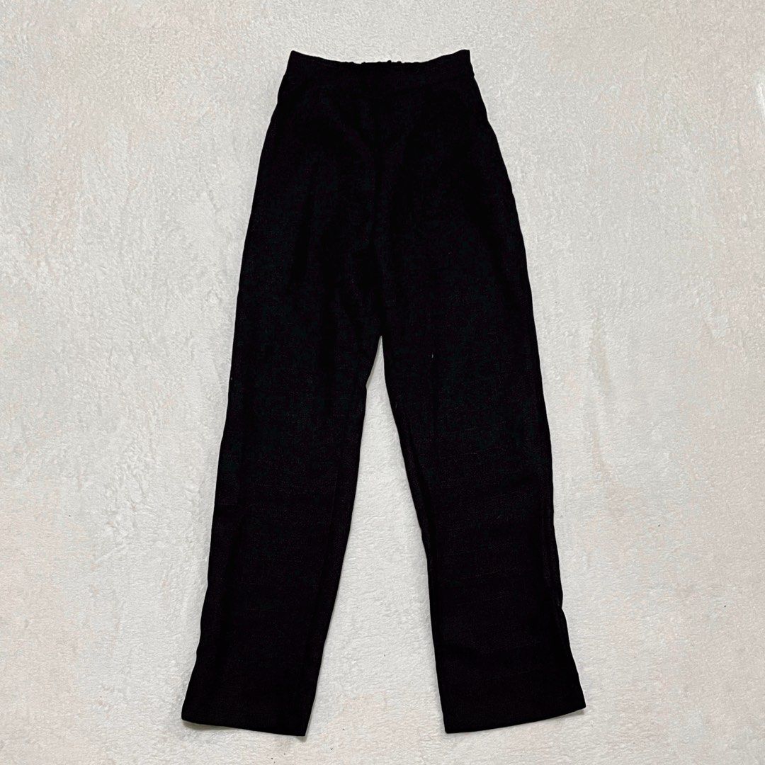 Black Textured Casual Pants (Category: Jeans) located in Binan City. Submitted by veniceao (Listing ID 1466953182, Image 1). Description: PLEASE READ ❤️ Loc: Manila/Laguna (open for checkout for cheaper sf—starts at ₱20) For sure buyer: 1. Make an offer. 2. Send your details for confirmation 3. Pay until 3pm the next day I confirm the order. Details: - Fits size xs-small - Color: Classic black - Fit: Straight-leg cut with a comfortable elastic wa