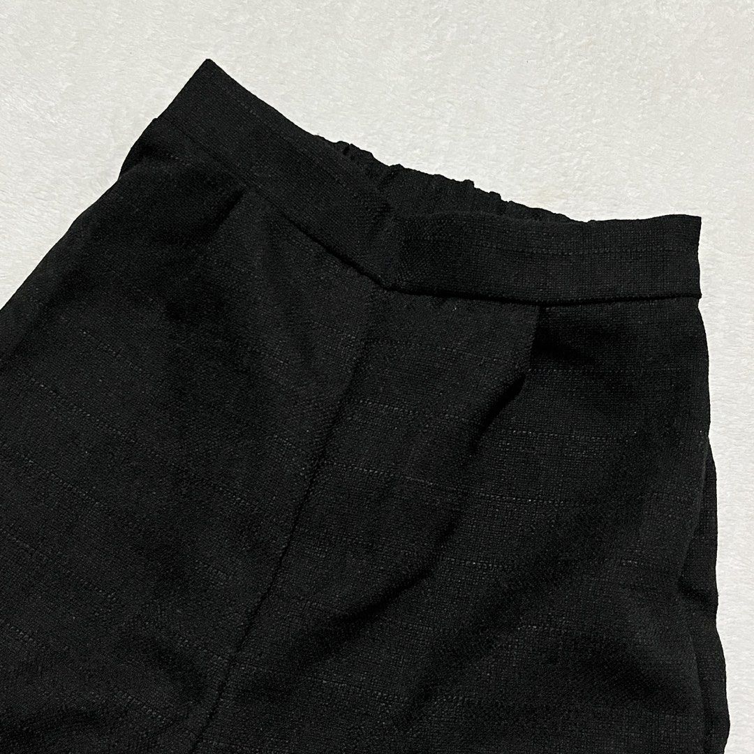 Black Textured Casual Pants (Category: Jeans) located in Binan City. Submitted by veniceao (Listing ID 1466953182, Image 3). Description: PLEASE READ ❤️ Loc: Manila/Laguna (open for checkout for cheaper sf—starts at ₱20) For sure buyer: 1. Make an offer. 2. Send your details for confirmation 3. Pay until 3pm the next day I confirm the order. Details: - Fits size xs-small - Color: Classic black - Fit: Straight-leg cut with a comfortable elastic wa