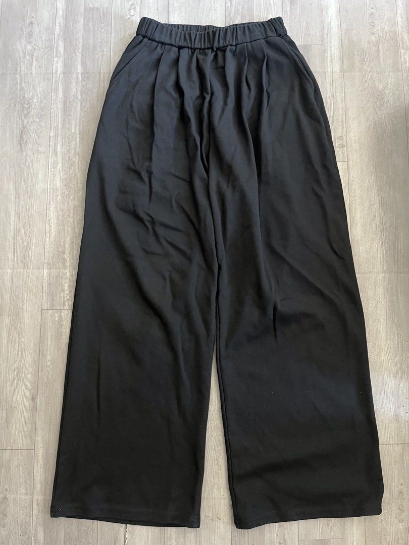 Black Wide Leg Pleated Soft Relaxed Pants (Category: Other Bottoms) located in Subic. Submitted by yuridecluttersxz (Listing ID 1466805162, Image 2). Description: Black Soft Easy Relaxed Pants - Color: Solid black - Brand: The Lemon Studios - Fit: Relaxed, wide-leg style - Waistband: Elastic/Garterized (missing adjustable drawstrings) - Details: Pleated front with side pockets (faux pocket at the back) Shipping: Delivery via J&T or meet-up around