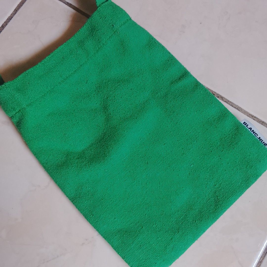 Blanc Nue - Green Sling Bag (Category: Sling Bags) located in Angeles City. Submitted by sselects_ (Listing ID 1466781446, Image 3). Description: .