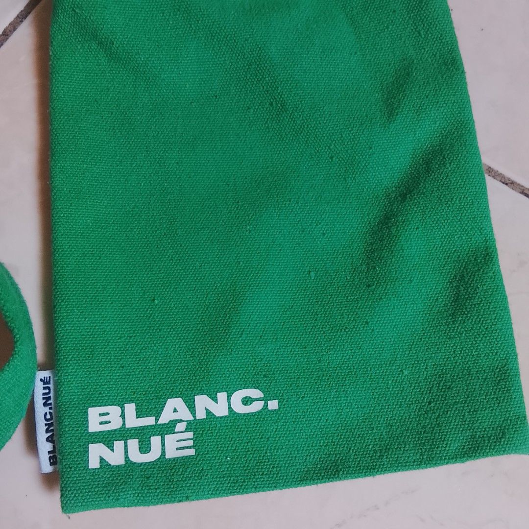 Blanc Nue - Green Sling Bag (Category: Sling Bags) located in Angeles City. Submitted by sselects_ (Listing ID 1466781446, Image 2). Description: .
