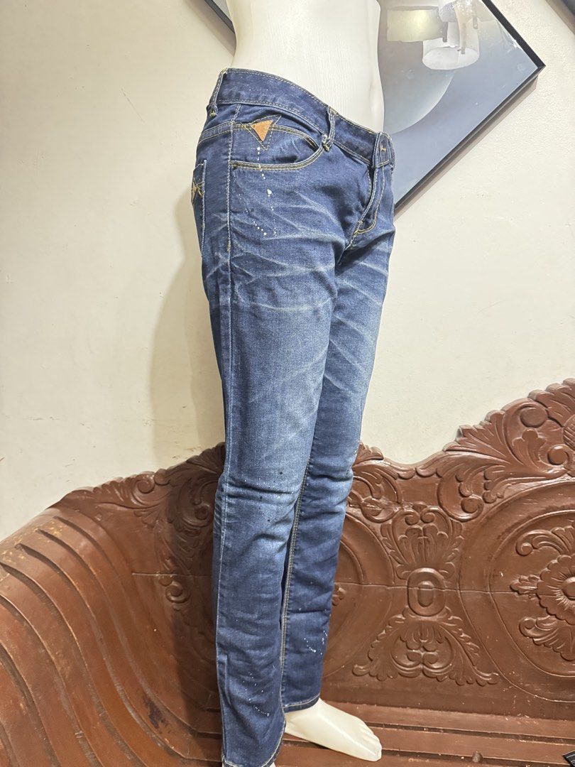 Blue denim jeans with paint splatter effect slim fit (Category: Jeans) located in Marikina City. Submitted by lorradel (Listing ID 1466796640, Image 2). Description: - fits 24-26 waist - once used tumaba kasi anak ko - Style: Slim cut with a flattering mid-rise waist and button closure - Wash/Color: Classic blue denim with trendy distressed fading down the front legs - Details: Unique white paint splatter spots near pockets and hems, plus contras