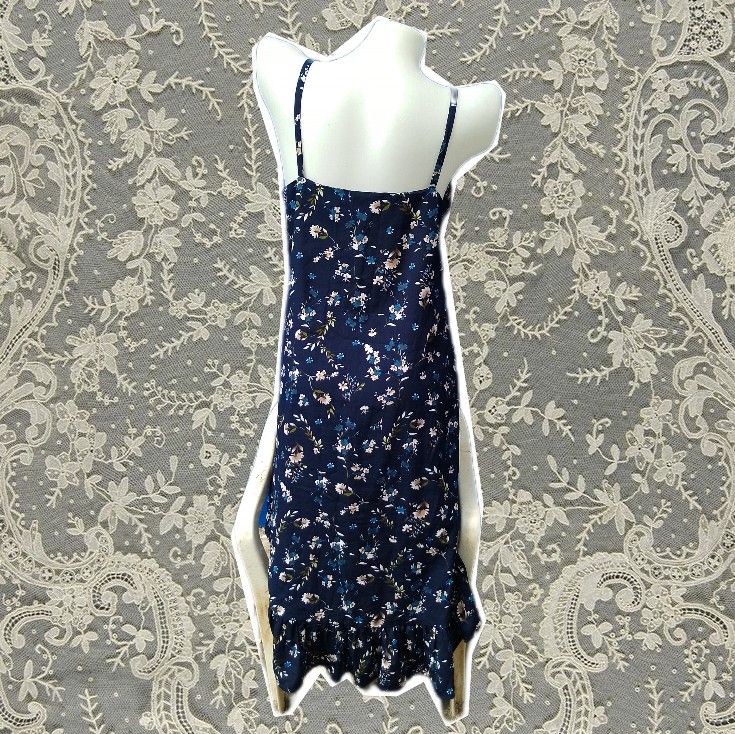 Blue Floral Cottagecore Dress (Category: Dresses) located in Cavite. Submitted by girlofwonders_222 (Listing ID 1466965462, Image 3). Description: can fit small - medium! tags: brandy melville, flower, dress, gown, party, picnic coded, instagram, esoteric, aesthetic, instagram, abercrombie, brandy melville, axes femme, charlotte russe.