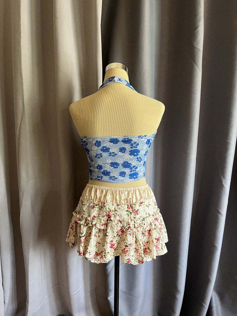 Blue Floral Halter Top (Category: Sleeveless) located in Manila. Submitted by curated_closetph (Listing ID 1466886184, Image 3). Description: — Vibrant blue with a tropical hibiscus print over textured ribbed fabric — Features a flattering halter neckline and comfortable cropped fit — When to wear: Perfect for beach days, summer festivals, or casual daytime outings — How to style: Pairs perfectly with high-waisted denim shorts, white linen pants,