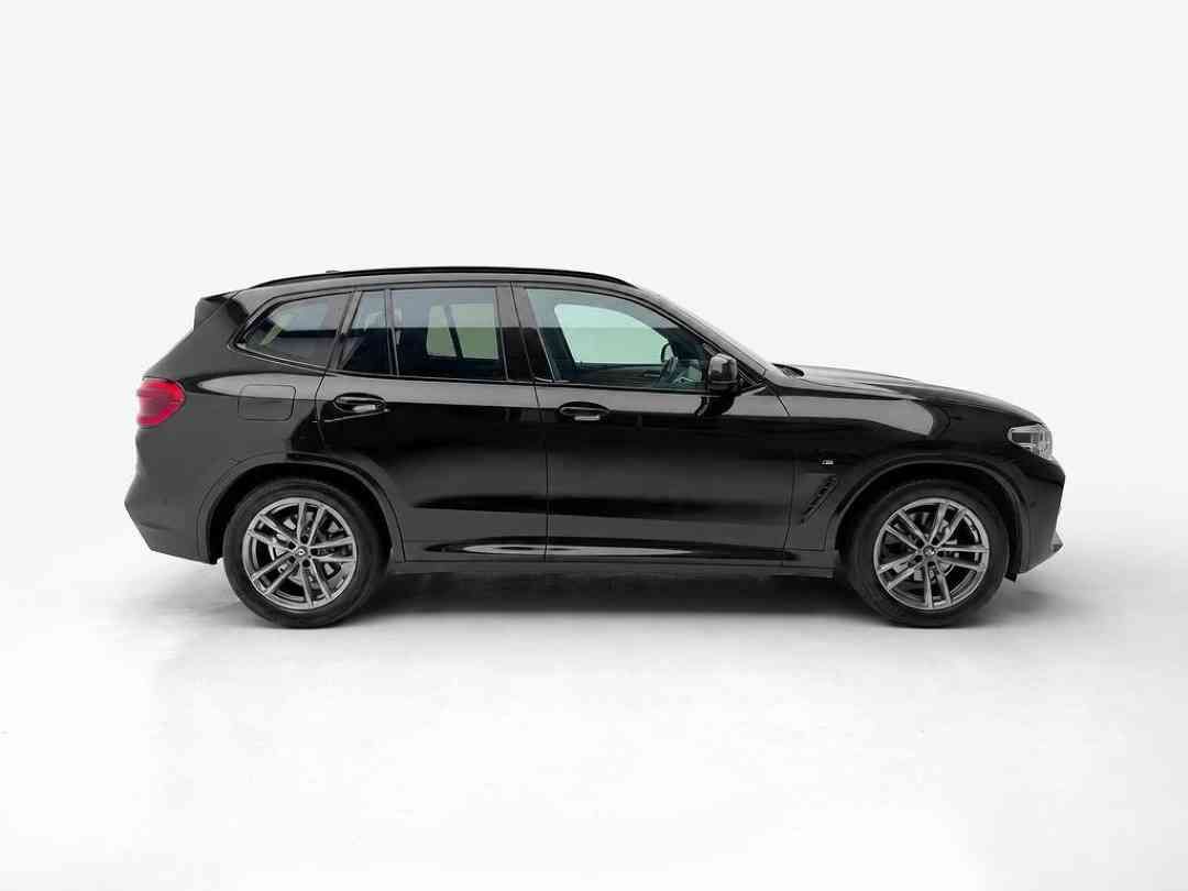 BMW X3 sDrive20i M-Sport (Category: Used Cars) located in Singapore. Submitted by vincar_pre-owned (Listing ID 1466953185, Image 2). Description: Extremely well maintained high spec M-Sport model! Spacious and comfortable interior, of the of the most popular SUV in the market! Responsive and powerful drive. Contact us today to arrange a viewing for this unit at the V1ncar pre-owned showroom now! Accessories: Factory fitted M-Sport trim, Bluetooth