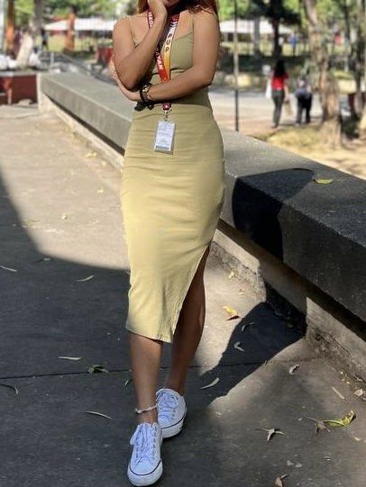 Maxi Bodycon/Fitted Dress (Category: Dresses) located in Mandaluyong City. Submitted by yanna_02501 (Listing ID 1465675289, Image 3). Description: Can fit up to Small. Stretchable material..