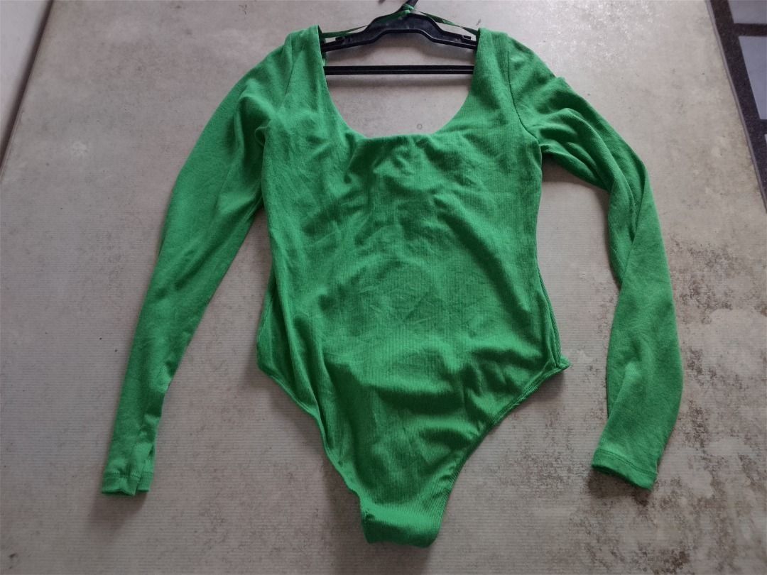 Bodysuit US BNEWTAG (Category: Others Tops) located in Los Banos. Submitted by mania-62906 (Listing ID 1466853925, Image 1). Description: BNEWTAG. US Size 8 Green. .