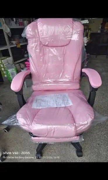 Boss Chair (Category: Office Furniture & Fixtures) located in Taguig. Submitted by diannecaya86853 (Listing ID 1466949578, Image 3). Description: .