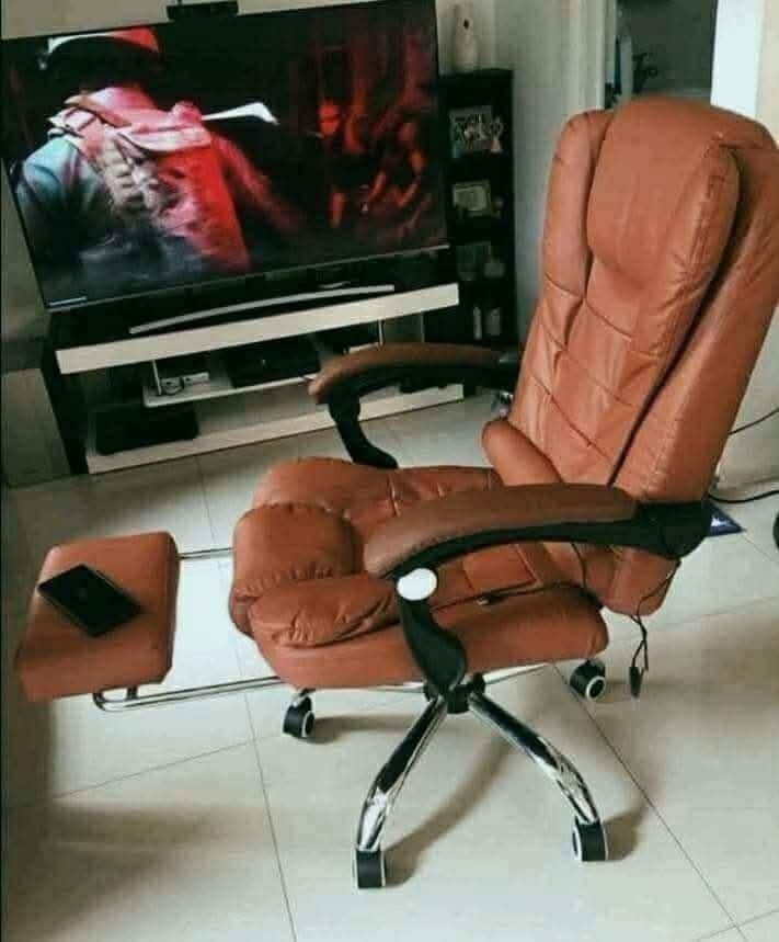 Boss Chair (Category: Office Furniture & Fixtures) located in Taguig. Submitted by diannecaya86853 (Listing ID 1466949578, Image 2). Description: .
