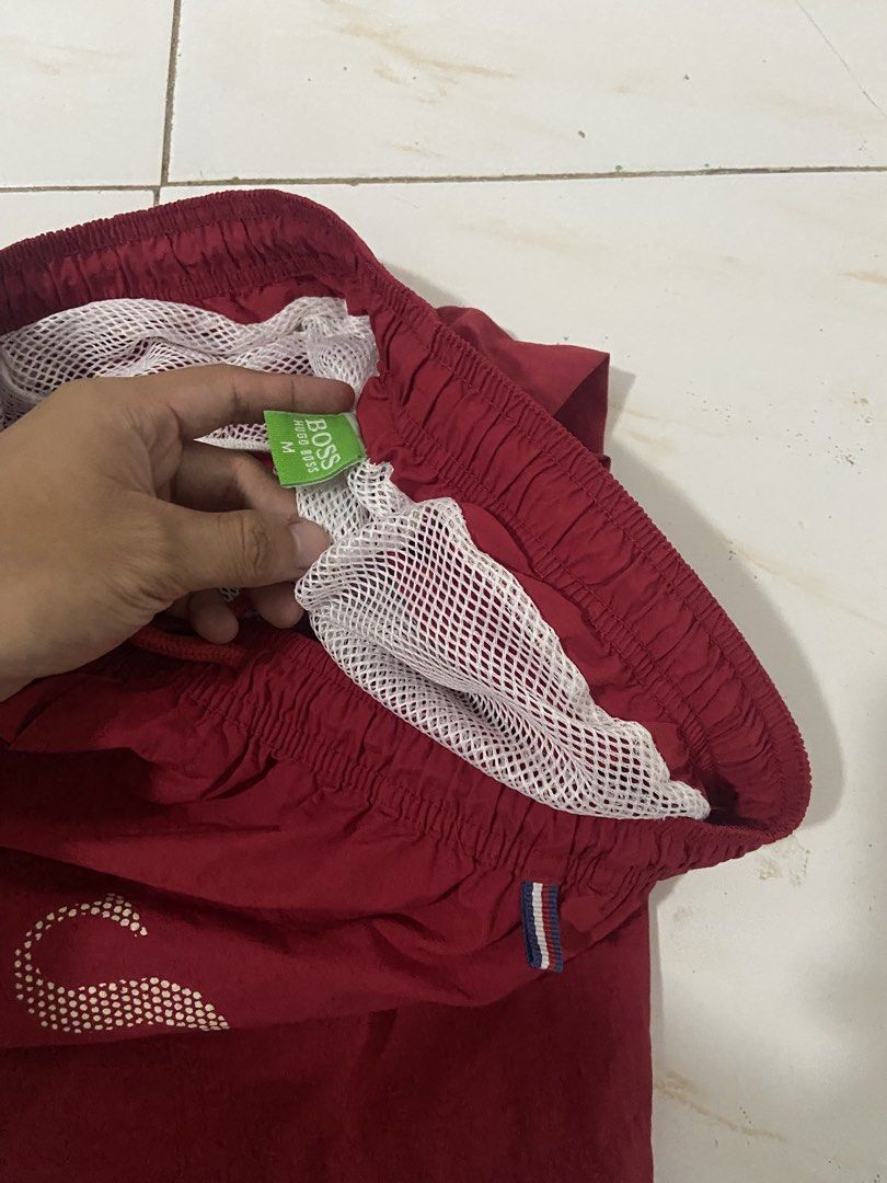 Boss hugo (Category: Shorts) located in Tagum. Submitted by thrift.tizz (Listing ID 1466917412, Image 2). Description: Boss Hugo Excellent condition CR:10/10 issue:last pic Waist 28-40 Length 16 .