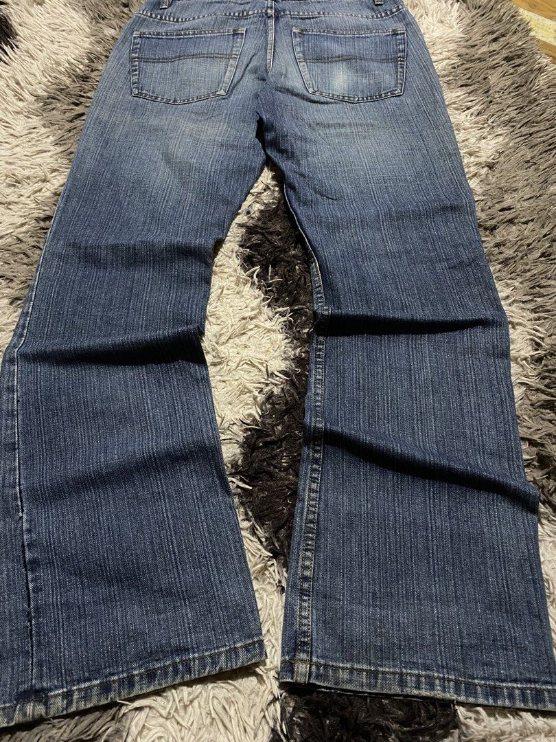 Bossini Jeans Size 30 32 Blue Denim (Category: Jeans) located in Caloocan City. Submitted by remythrift (Listing ID 1466913153, Image 1). Description: - Brand: Bossini - Color: Classic blue denim - Size: 30 waist / 32 length - Fit: Regular fit, straight leg - Style: Five-pocket design with button closure and belt loops - Condition: Sturdy cotton fabric with nice light fading, clean hems.