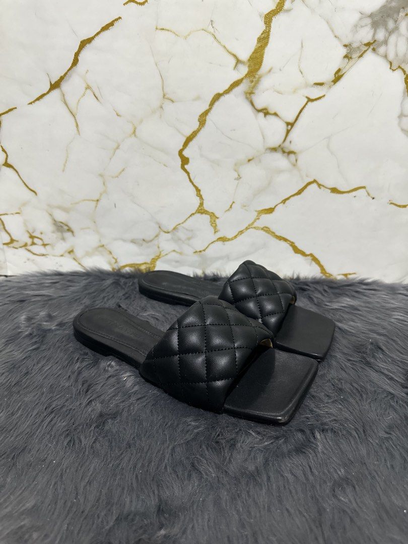 Bottega Veneta flat (Category: Flats & Sandals) located in Marikina City. Submitted by georgiaprelovestuff (Listing ID 1466882177, Image 2). Description: size 37 PLEASE READ BEFORE MAKING AN OFFER: 🔹No inclusions since this is preloved 🔹NO to low ballers please 🔹NO meetups due to busy schedule 🔹If you make an offer, please get the item let's not waste each other's time 🔹NO return NO exchange NO cancellation 🔹Please manage your expectation s