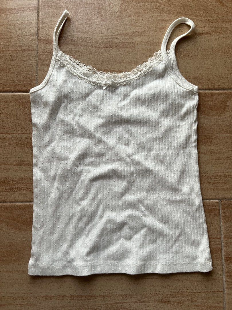Brandy Melville Skylar Tank Top (Category: Sleeveless) located in Pasig City. Submitted by wp1212 (Listing ID 1466862062, Image 1). Description: - Brand: Brandy Melville - Color: White - Material: 100% cotton, made in Italy - Fit: Regular fit, perfect for layering! - 100% authentic, bought it in Brandy Tokyo - No issues, like new! (Only wore twice).