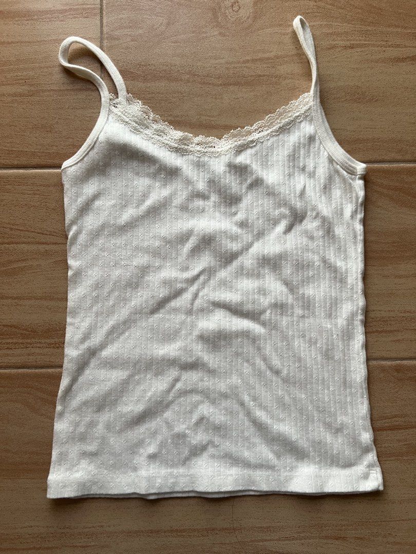 Brandy Melville Skylar Tank Top (Category: Sleeveless) located in Pasig City. Submitted by wp1212 (Listing ID 1466862062, Image 2). Description: - Brand: Brandy Melville - Color: White - Material: 100% cotton, made in Italy - Fit: Regular fit, perfect for layering! - 100% authentic, bought it in Brandy Tokyo - No issues, like new! (Only wore twice).
