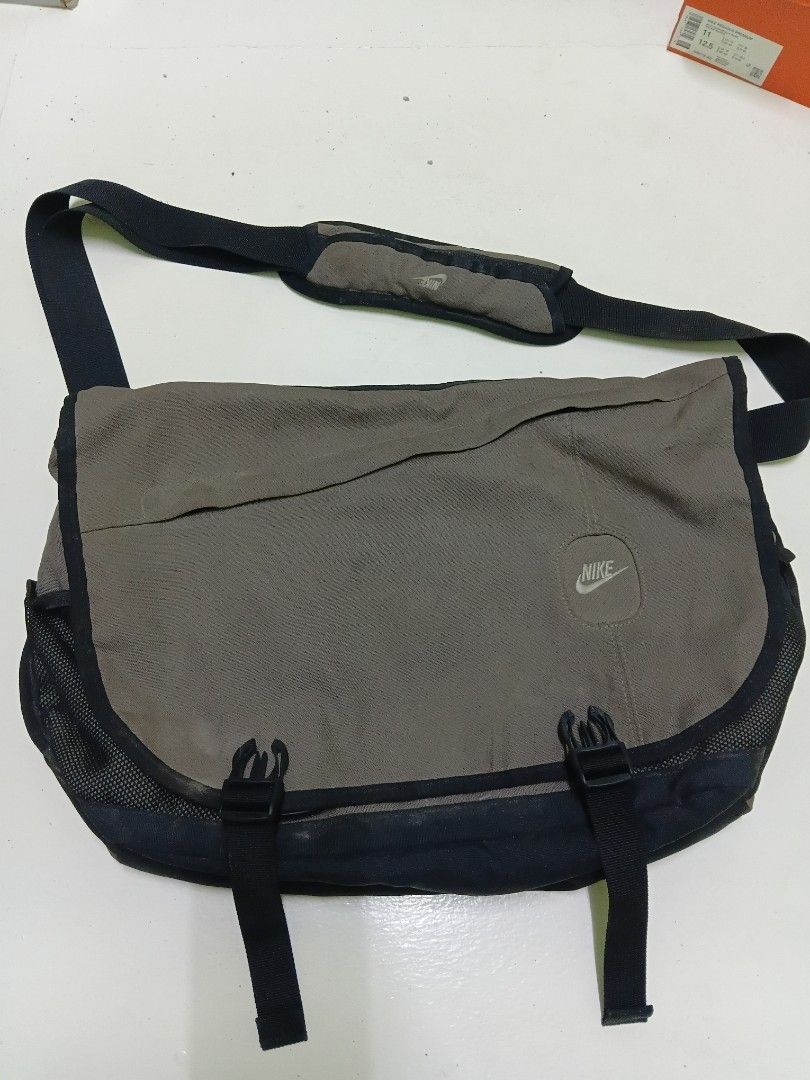Bron sling bag nike (Category: Sling Bags) located in Manila. Submitted by daphnefinds (Listing ID 1466962525, Image 1). Description: NEED WASH ONLY.