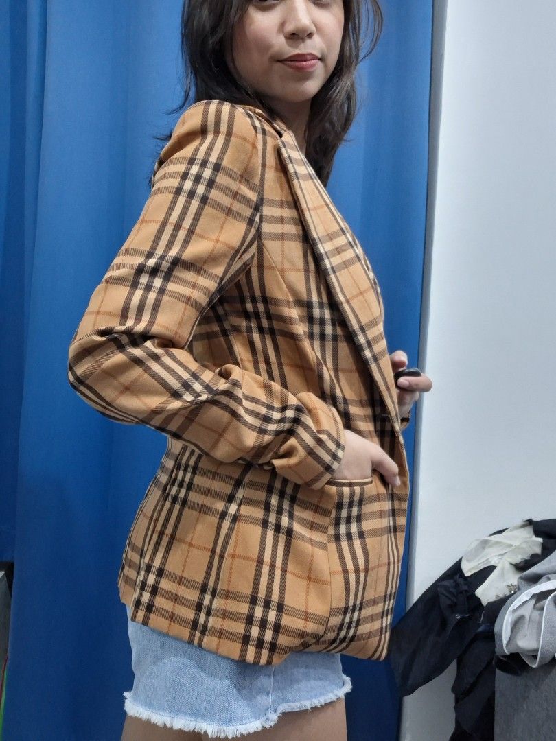 Brown coat (Category: Coats, Jackets and Outerwear) located in Quezon City. Submitted by clairy_fairy (Listing ID 1466800569, Image 3). Description: .
