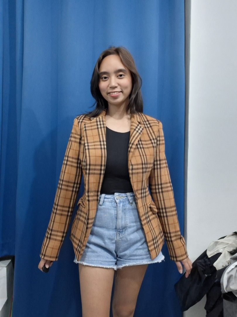 Brown coat (Category: Coats, Jackets and Outerwear) located in Quezon City. Submitted by clairy_fairy (Listing ID 1466800569, Image 1). Description: .
