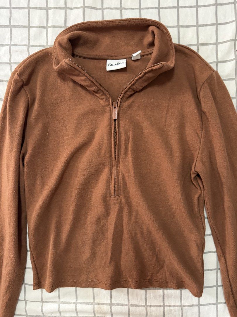 Brown half-zip crop top (Category: Longsleeves) located in Quezon City. Submitted by pinkystrends.co (Listing ID 1466854532, Image 2). Description: .