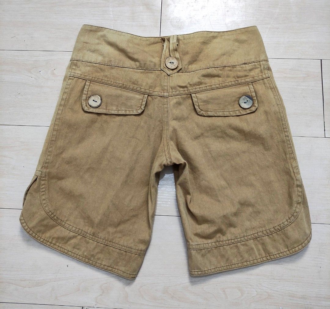 Brown Mini Maong Shorts (Category: Shorts) located in Caloocan City. Submitted by happystar.e0dc1b (Listing ID 1466803787, Image 2). Description: ⚠️PLEASE CLICK THE IMAGE TO SEE THE SIZE⚠️ FB PAGE: IPPEUNI AGASSI Location: Caloocan City ❌ No haggling ❌ No when worn ❌ No "more pics" ❌ No flaws, unless stated ❌ Request for specific measurements of neck, arm, shoulder etc will not be entertained.