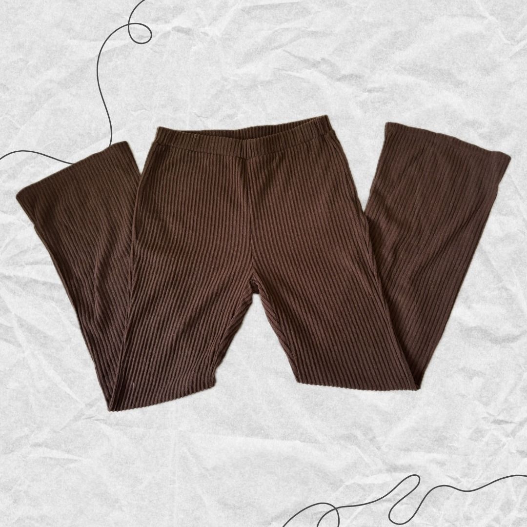 Brown Ribbed Flare Leggings (Category: Other Bottoms) located in Manila. Submitted by lovedbydeviii (Listing ID 1466850142, Image 1). Description: Brown Ribbed Flare Leggings 🧵Php 200 👗Size: L 👗NEVER USED * note that color may slightly vary due to lighting .
