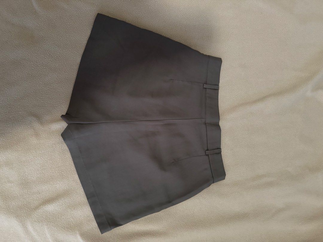 Brown Short Women (Category: Shorts) located in San Luis. Submitted by oshdeclutters (Listing ID 1466813501, Image 3). Description: .