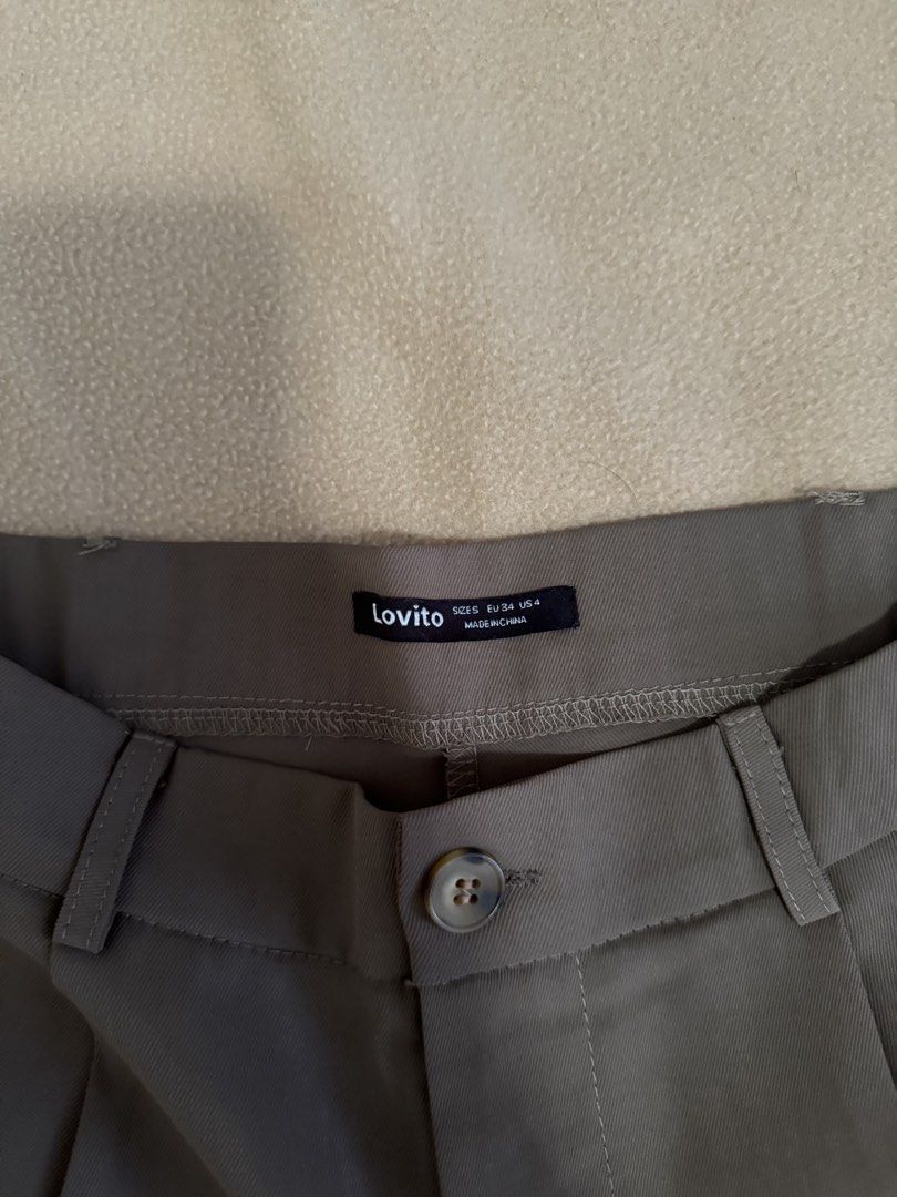 Brown Short Women (Category: Shorts) located in San Luis. Submitted by oshdeclutters (Listing ID 1466813501, Image 2). Description: .