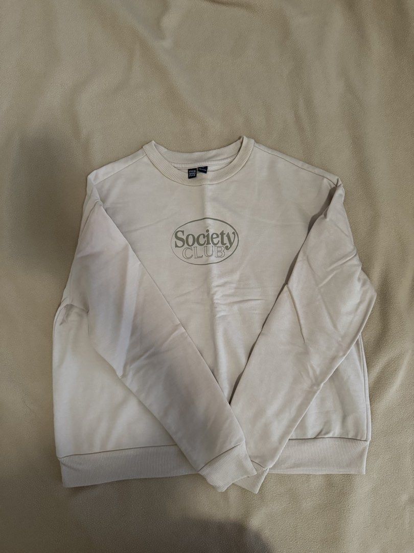 Brown Sweater (Category: Longsleeves) located in San Luis. Submitted by oshdeclutters (Listing ID 1466812605, Image 1). Description: .
