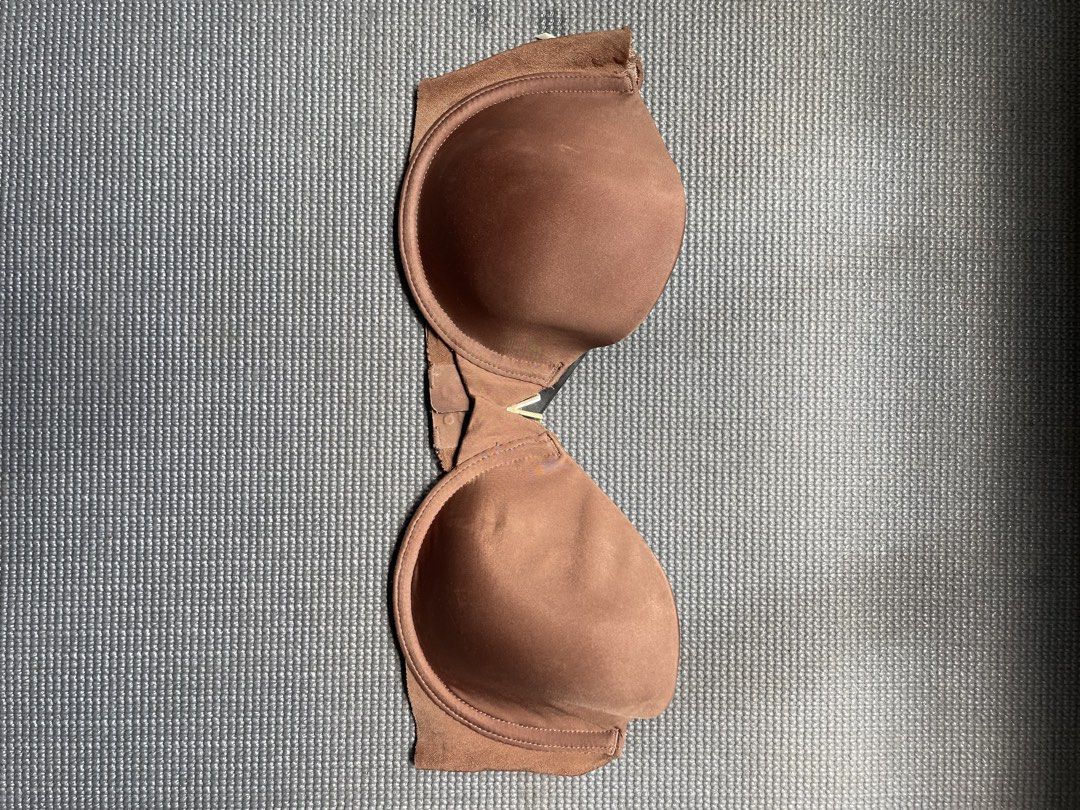 brown VS bra (Category: Others Tops) located in Mandaluyong City. Submitted by misstigre__ (Listing ID 1466916589, Image 1). Description: .