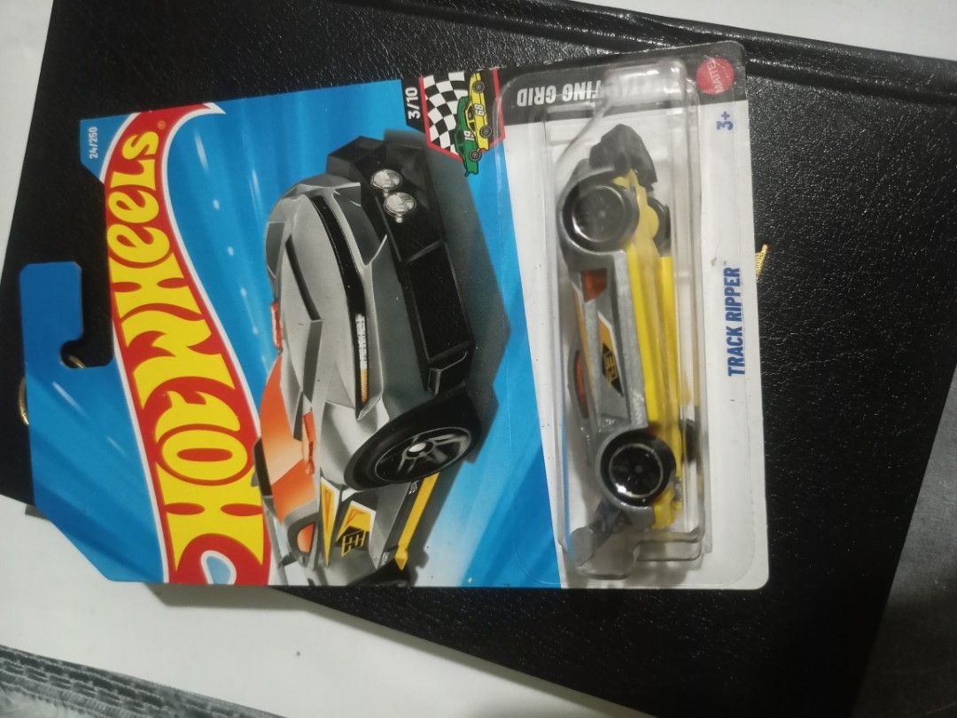 bundle 6 hotwheels (Category: Vehicle & Diecast Models) located in Manila. Submitted by junjunortega09 (Listing ID 1466891337, Image 3). Description: - Set of 5 unopened Hot Wheels diecast cars in original packaging - Models included: Cruise Bruiser, El Segundo Rallye, Track Ripper, Polestar, and 2019 Audi TT Safari - Cardboard backing and plastic blisters are completely intact and damage-free - Ideal for serious collectors and miniature car fans