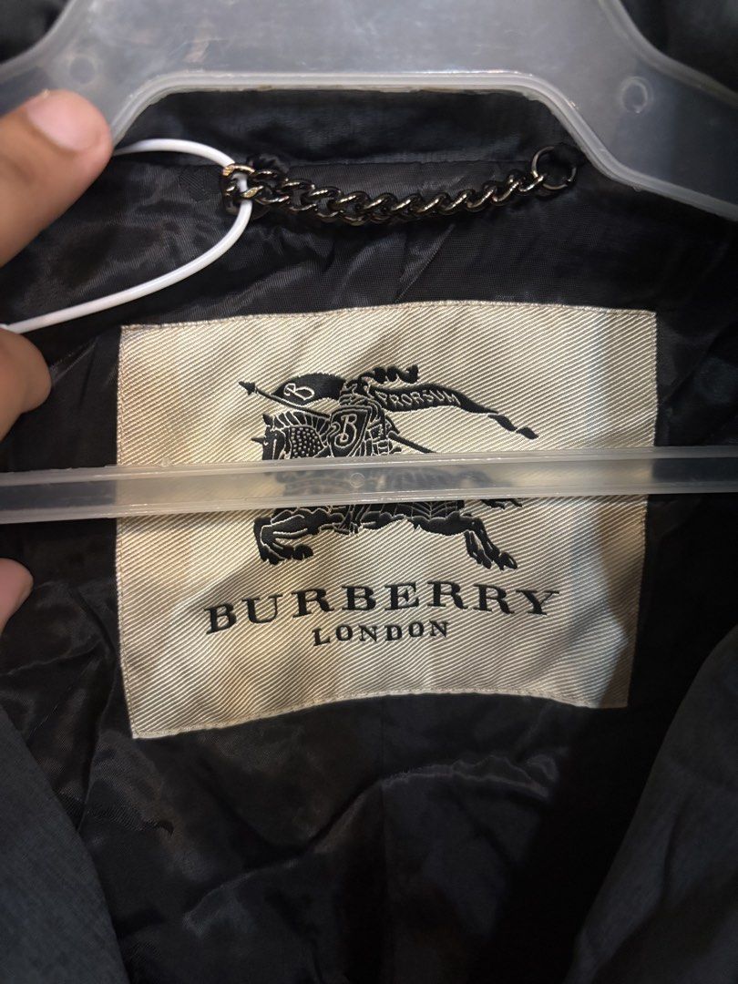BURBERRY (Category: Coats, Jackets and Outerwear) located in Calinog. Submitted by 5k.kr (Listing ID 1466863520, Image 3). Description: Fit LARGE to XL.