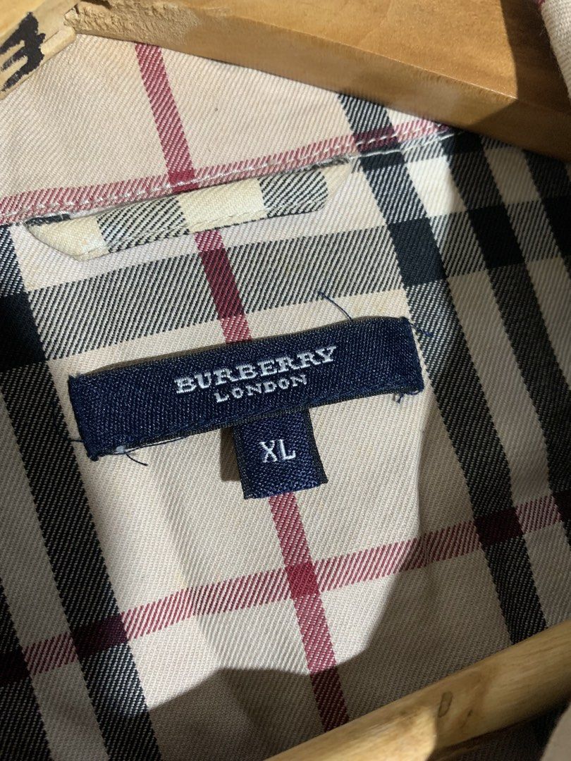 BURBERRY JACKET (Category: Longsleeves) located in Lapu Lapu. Submitted by fellasgallery11 (Listing ID 1466823752, Image 3). Description: BURBERRY BUTTON TYPE HARRINGTON 18 width 21 length No issues or flaws.