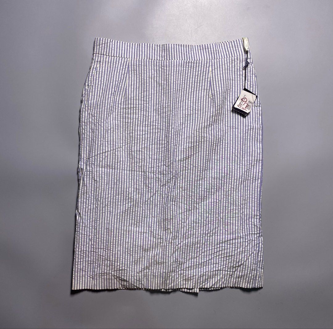Burberry Plaid Skirt (Category: Skirts) located in Bacolod City. Submitted by quiarakazelxx (Listing ID 1466938487, Image 1). Description: Size: Large Waist: 32 Length: 25.5 •With Hangtags Flaws: Stain,Needwash •Sign of Used Pm to purchase📩.