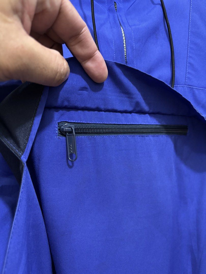 Burberry Qzip Anorak jacket (Category: Coats, Jackets and Outerwear) located in Taytay. Submitted by leanmark103093 (Listing ID 1466932061, Image 3). Description: BURB€RR¥ Qzip Anorak Jacket Small on tag W26 L28 Excellent Condition Issue zipper puller but working zipper Check last photo 📩📩📩📩.