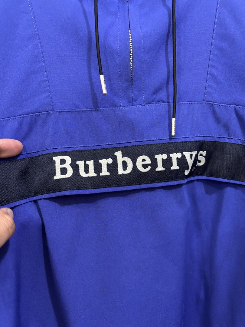 Burberry Qzip Anorak jacket (Category: Coats, Jackets and Outerwear) located in Taytay. Submitted by leanmark103093 (Listing ID 1466932061, Image 2). Description: BURB€RR¥ Qzip Anorak Jacket Small on tag W26 L28 Excellent Condition Issue zipper puller but working zipper Check last photo 📩📩📩📩.