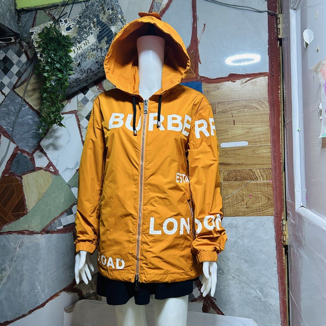 Burberry windbreaker jacket (Category: Luxury Apparel) located in Baguio. Submitted by kckc_luxury (Listing ID 1466907312, Image 2). Description: 🌸 TINY PINK SPOTS ARE LENS DAMAGE, NOT CLOTH STAINS ————————— ❗️KINDLY READ BEFORE MAKING AN OFFER❗️ LISTING DETAILS size:Large width x length (inches):23x27 condition: EXCELLENT --- MOP: Gcash / BPI MOD: J&T / JRS LOCATION: Baguio City --- NOTE: • Manage your expectations • Photos did not go under any