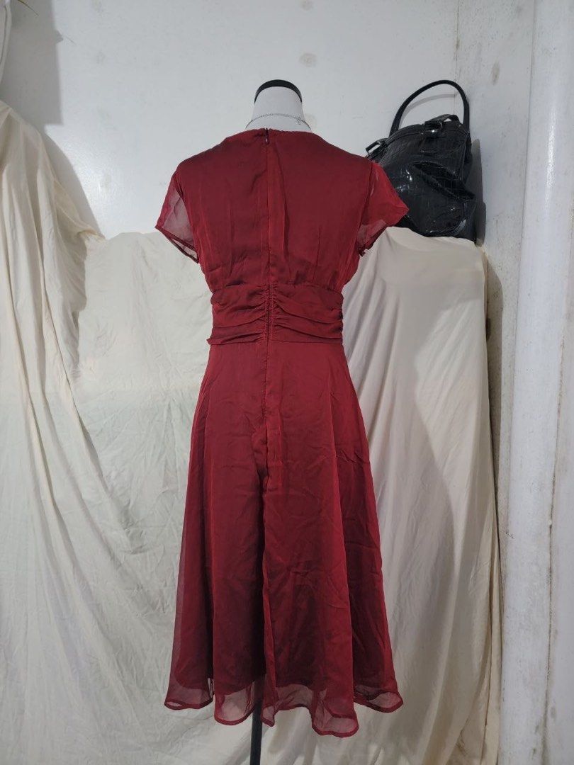 Burgundy Chiffon Midi Dress (Category: Dresses) located in Baguio. Submitted by crlljms_selection (Listing ID 1466924766, Image 3). Description: .