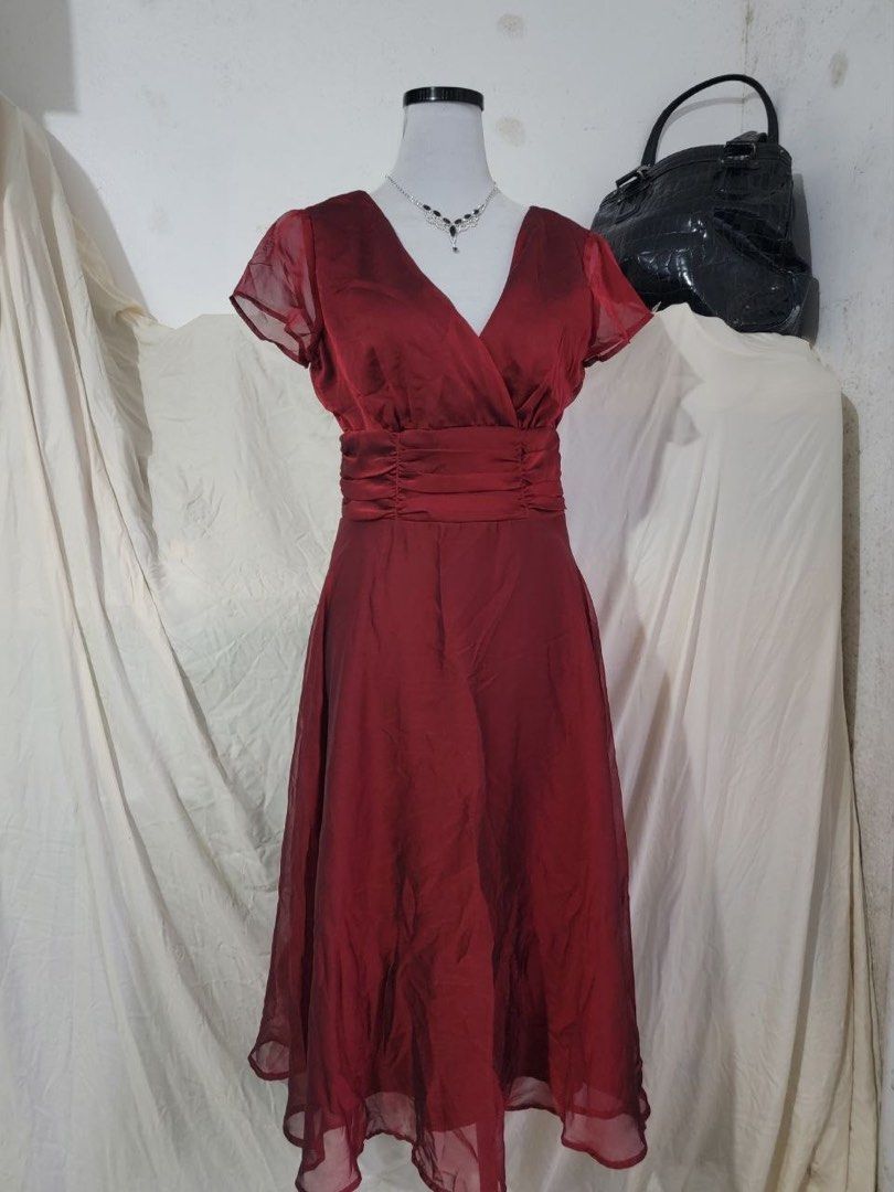 Burgundy Chiffon Midi Dress (Category: Dresses) located in Baguio. Submitted by crlljms_selection (Listing ID 1466924766, Image 2). Description: .