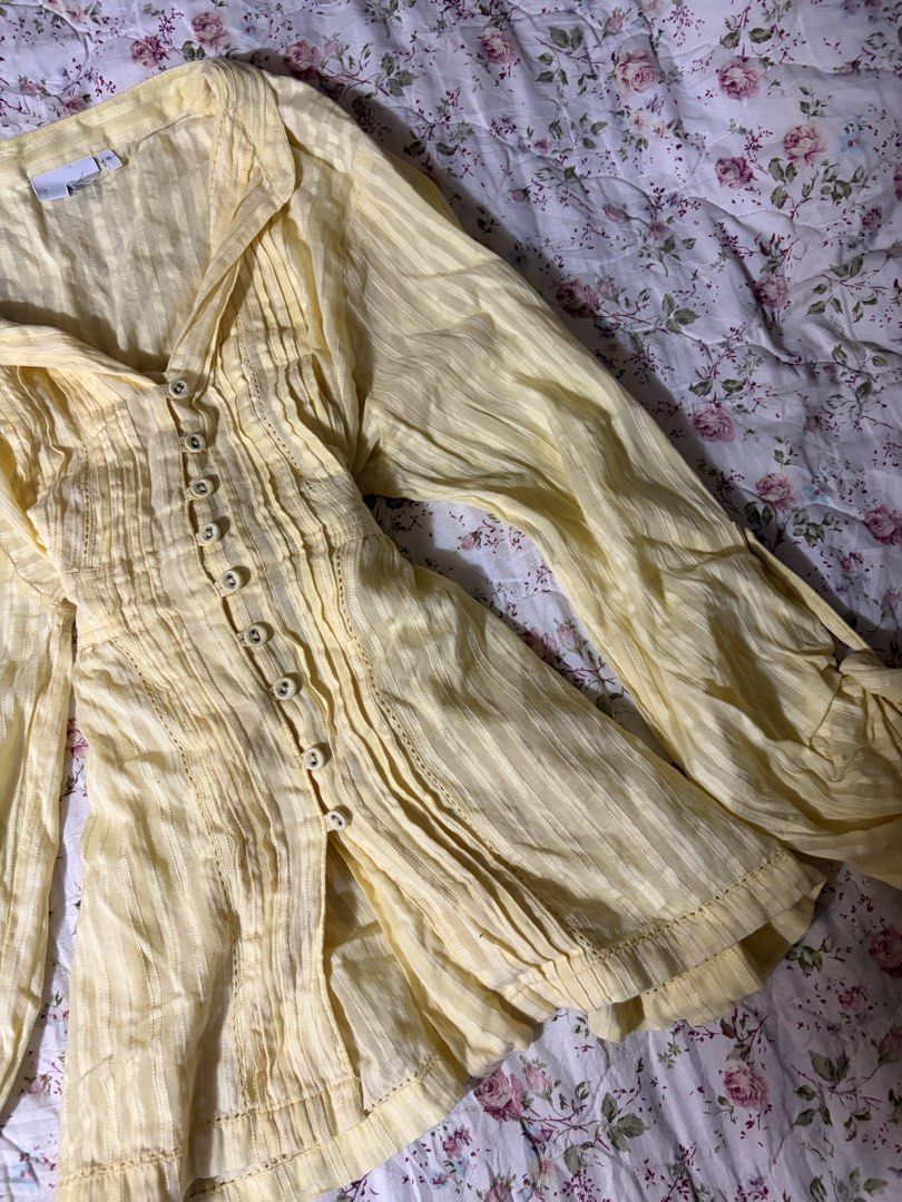Butter Yellow Buttoned Top (Category: Longsleeves) located in Muntinlupa City. Submitted by herellas0504 (Listing ID 1466900214, Image 2). Description: Butter Yellow Buttoned Top Mine: 350 | Lock: 450 ———————————— size: xs-med no issue, need wash only self tie, (adjustable waist part).