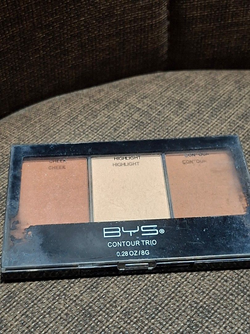 BYS Contour Trio 02 Sweet (Category: Makeup) located in Makati City. Submitted by paudeclutters (Listing ID 1466859591, Image 1). Description: - Brand: BYS Contour Trio - Shade: 02 Sweet - Case shows minor cosmetic scuffs from storage.